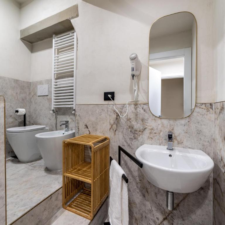 Leovinci Rooms - Camera Matrimoniale con Bagno Privato - 11