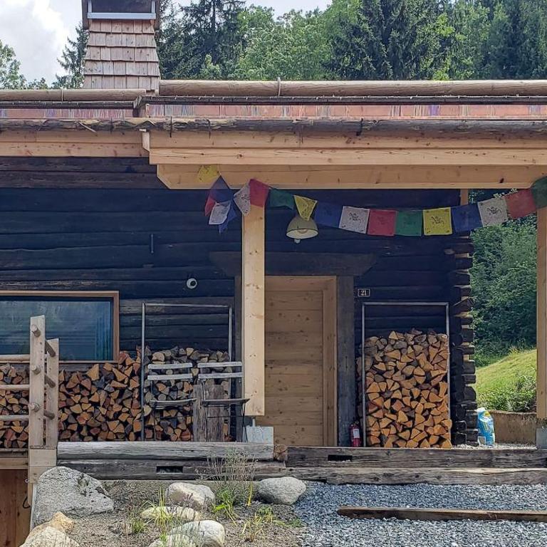 Chalet L'Oratoire & Mazot - Renovated Historic Chalet - Huge Garden & Separate Cabin for 2 - Chalet - 45