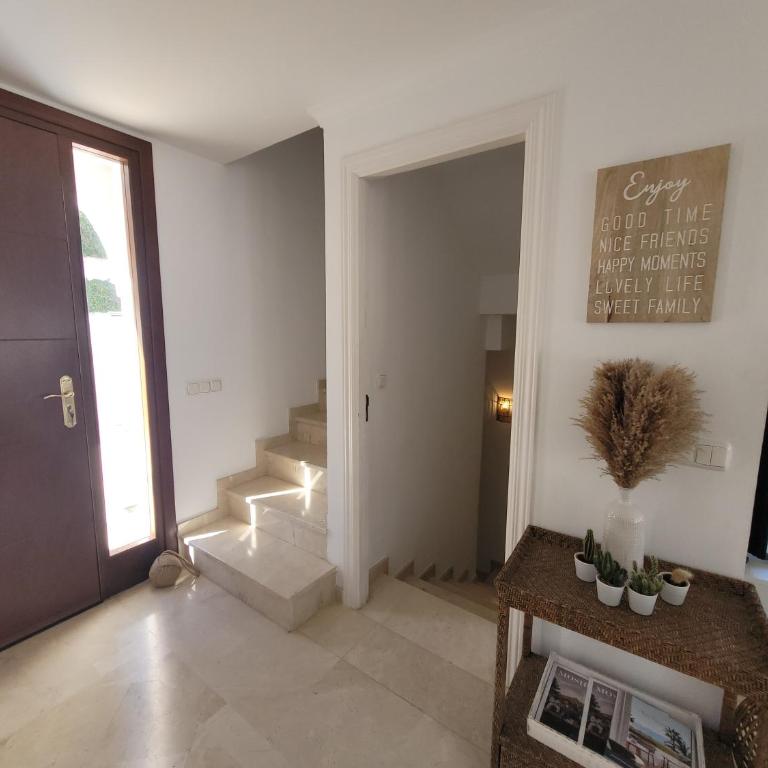 Private Luxurious Villa Walking Distance to Puerto Banus - Villa - 21