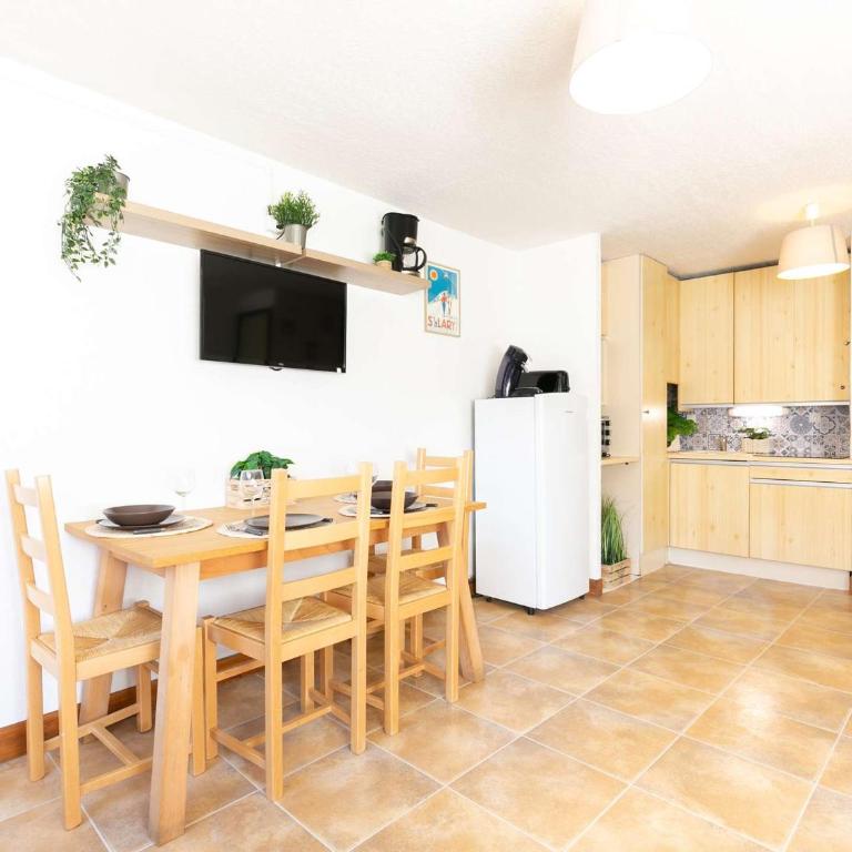 Duplex pour 4 pers. avec balcon, proche centre et téléphérique, parking & casier à skis - FR-1-296-128 - Studio - 4