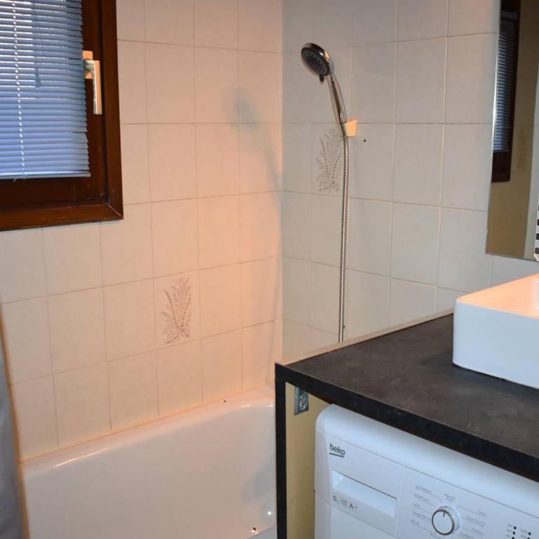 Confortable 2 Pièces Cabine, Vue Pyrénées & Parking - Appartement 1 Chambre - 2