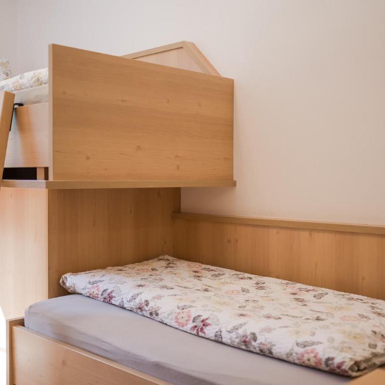 Residence Reisenschuh - Two-Bedroom Apartment with Balcony - 2