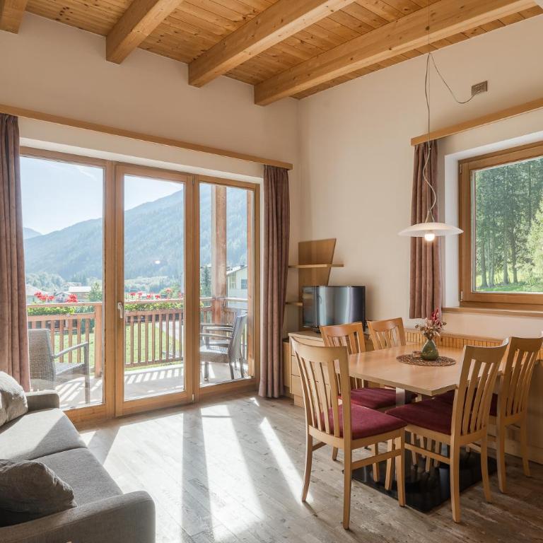 Residence Reisenschuh - Two-Bedroom Apartment with Balcony - 4