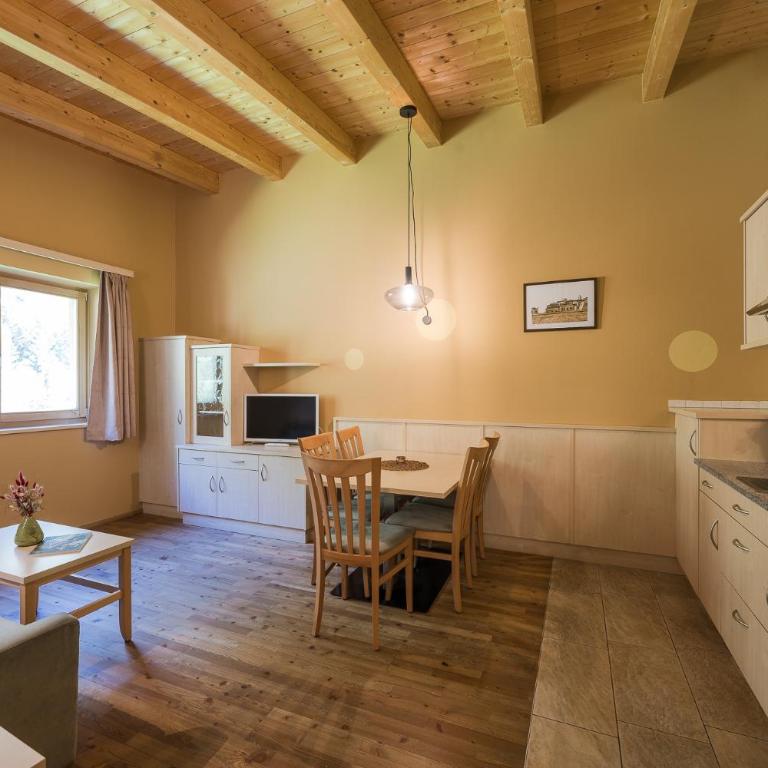 Residence Reisenschuh - One-Bedroom Apartment 2 - 4