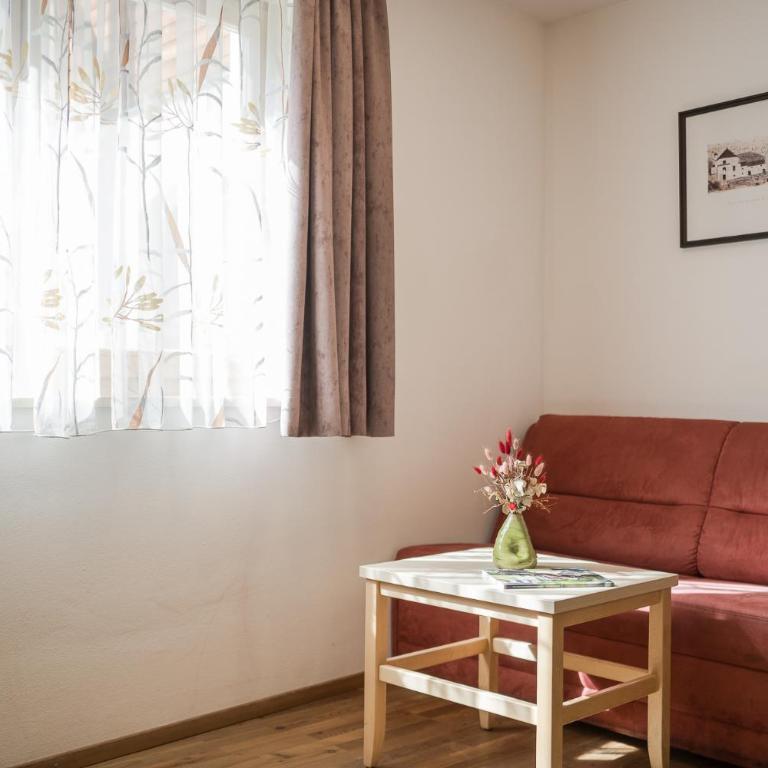 Residence Reisenschuh - One-Bedroom Apartment 1 - 2