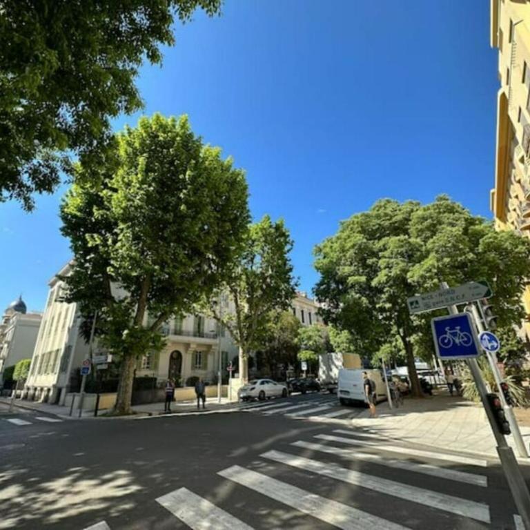 Luxueux Appartement 115m2, 3 Chambres centre ville avec parking à 5 min plage -climatisation - Appartement 3 Chambres - 26