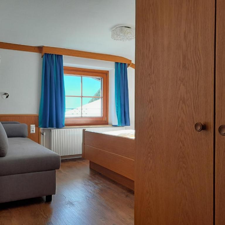 Pension zu Hause - Doppelzimmer mit Zustellbett - 8