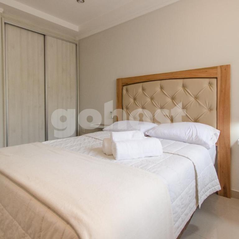 Amplio dpto de 2 dormitorios con parilla - Apartamento - 23