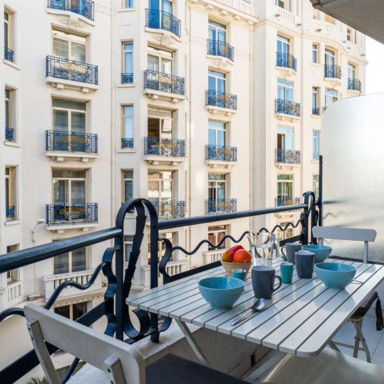 2-Bedroom Apartment with Terrace and Side Sea View - Apartamento - 15