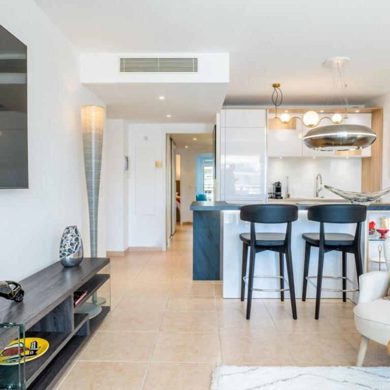 3-Room Luxury Apartment with Pool and Sea View Steps from the Beach - Appartamento - 20