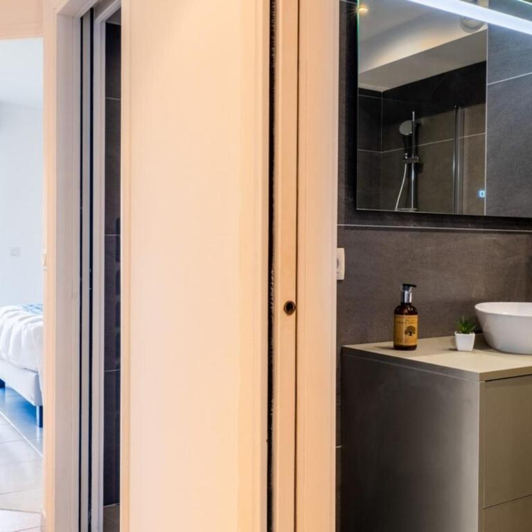 3-Room Luxury Apartment with Pool and Sea View Steps from the Beach - Appartamento - 37