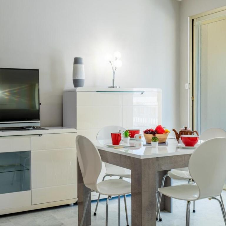2-Room Apartment with Terrace Sea View - Appartement - 17