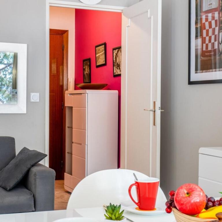 2-Room Apartment with Terrace Sea View - Appartement - 25