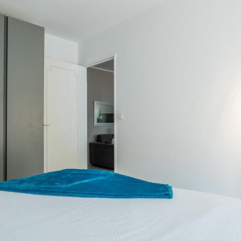 2-Room Apartment with Terrace Sea View - Appartement - 27
