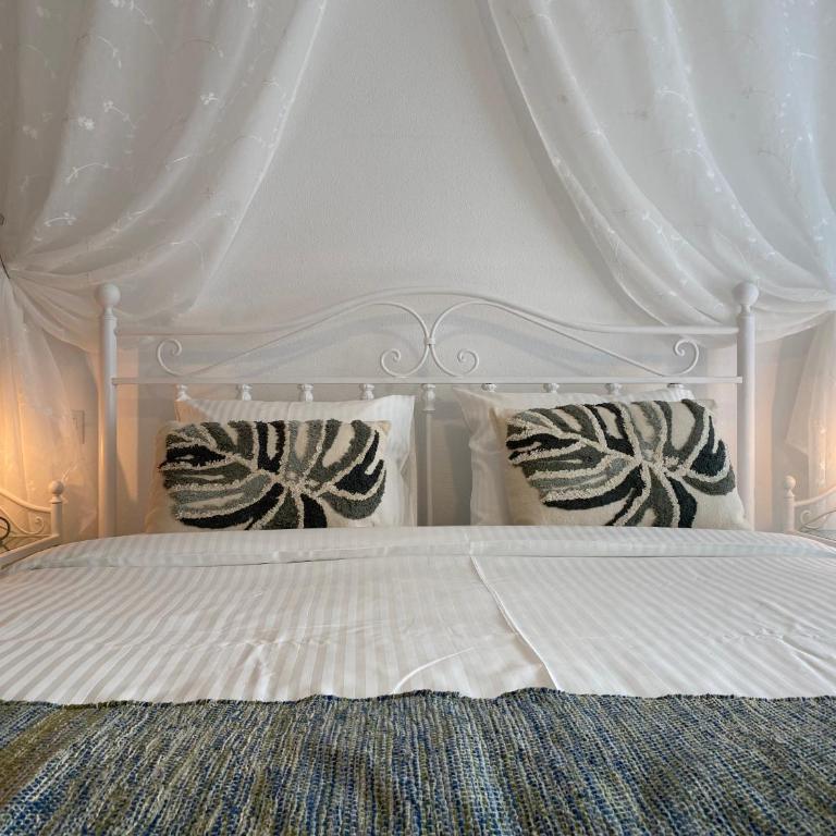 Casa del Sol - One-Bedroom Apartment - 10
