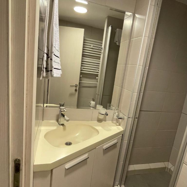 Apartment Brvenik Plus - Studio Apartment - 10