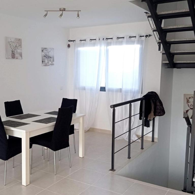 Triplex 8 ISLAS CALETA DE FUSTE - Three-Bedroom House - 8