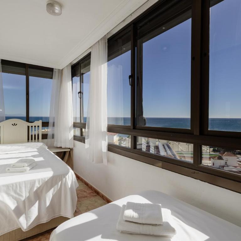 Beachfront apartment with panoramic sea views, private parking, swimming pools and mini golf - Three-Bedroom Apartment - 13