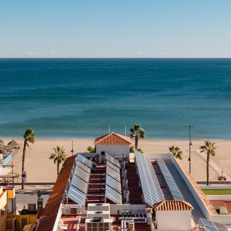 Beachfront apartment with panoramic sea views, private parking, swimming pools and mini golf - Three-Bedroom Apartment - 3
