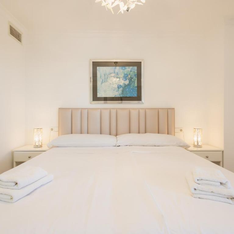 Beachfront apartment with panoramic sea views, private parking, swimming pools and mini golf - Three-Bedroom Apartment - 8