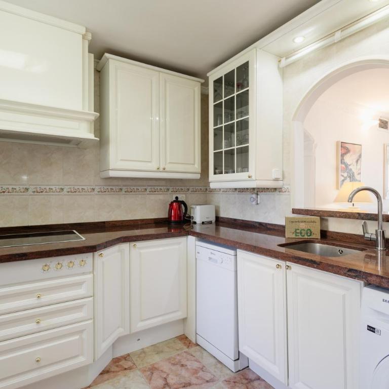Beachfront apartment with panoramic sea views, private parking, swimming pools and mini golf - Three-Bedroom Apartment - 6