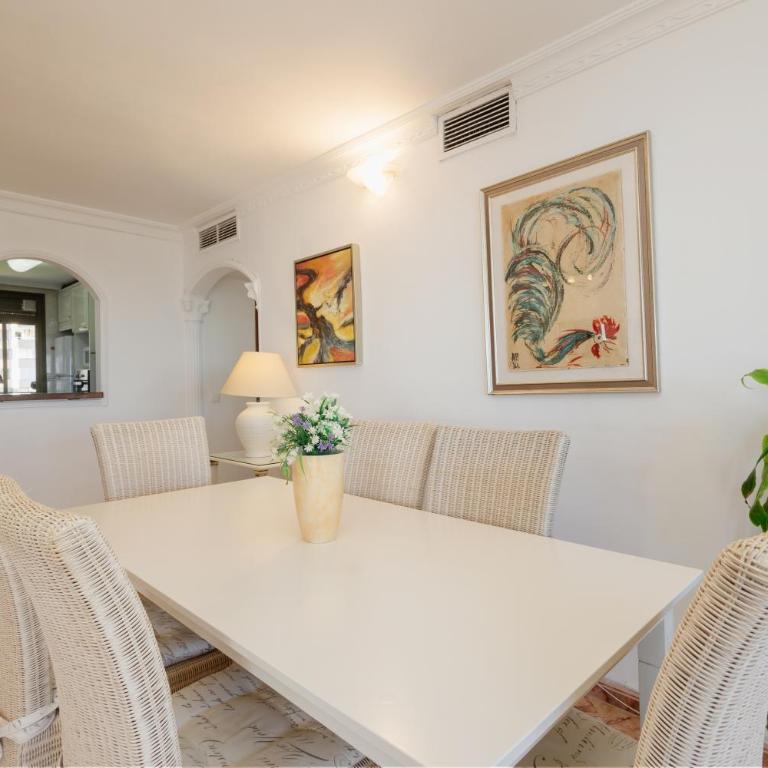Beachfront apartment with panoramic sea views, private parking, swimming pools and mini golf - Three-Bedroom Apartment - 4