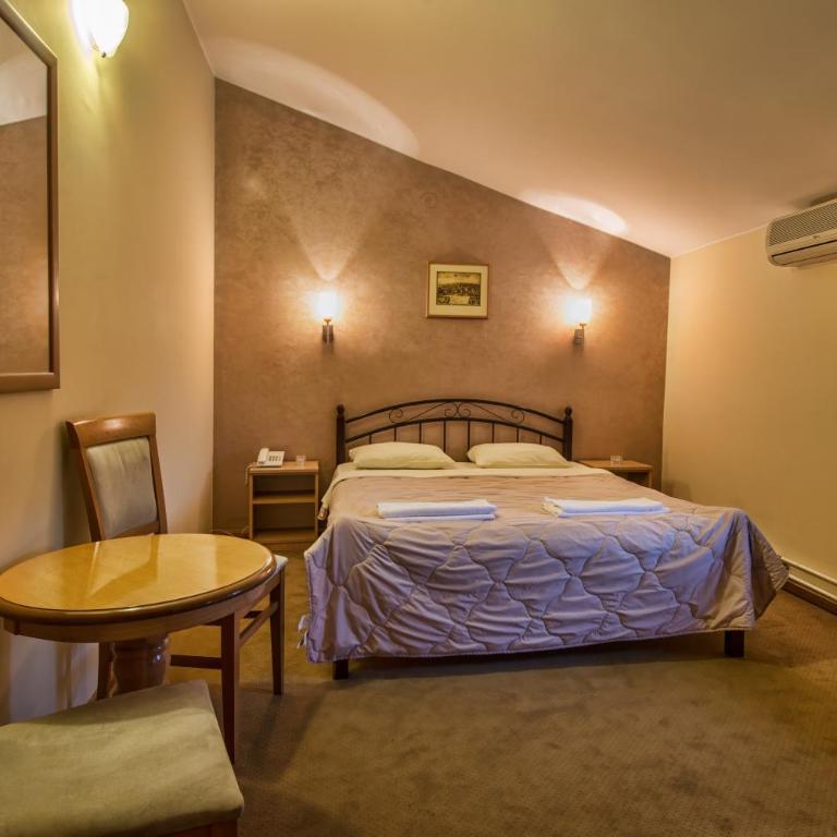 Apartments & Rooms - Konak Vukasinovic - Dvokrevetna Soba sa Bračnim Krevetom - 13