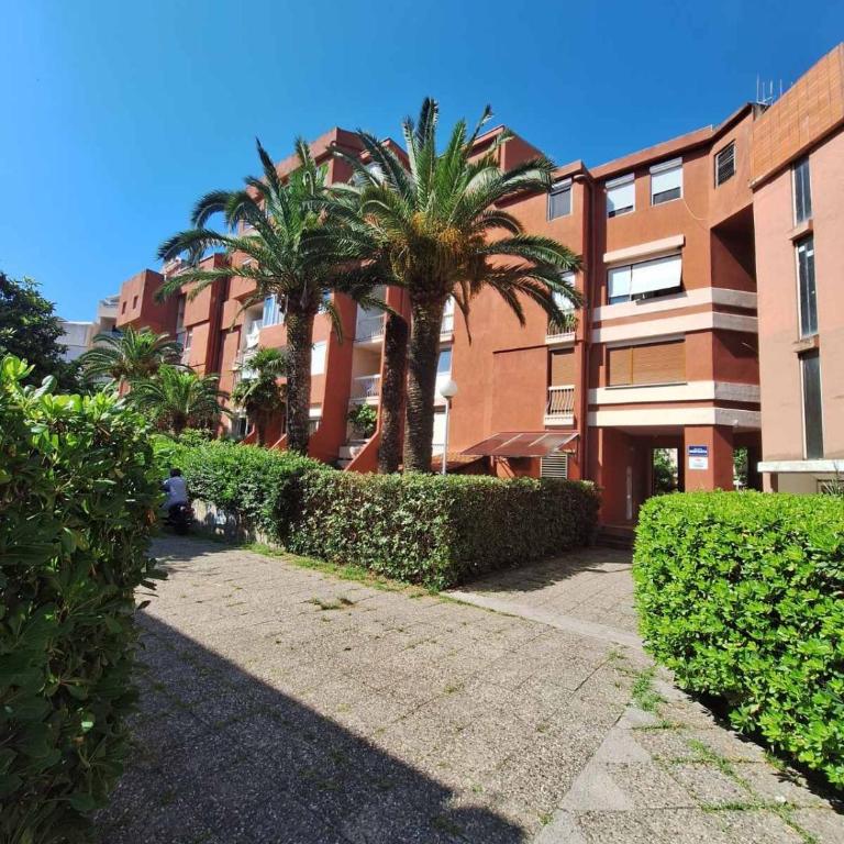 Budva apartman Centar - Three-Bedroom Apartment - 6