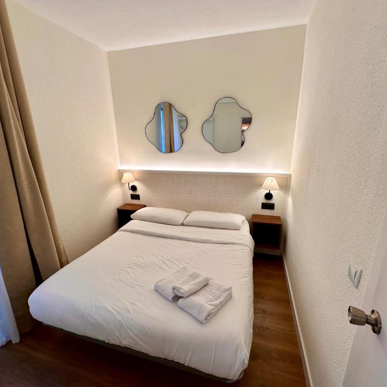 Far Home Gran Vía - Superior Triple Room - 5