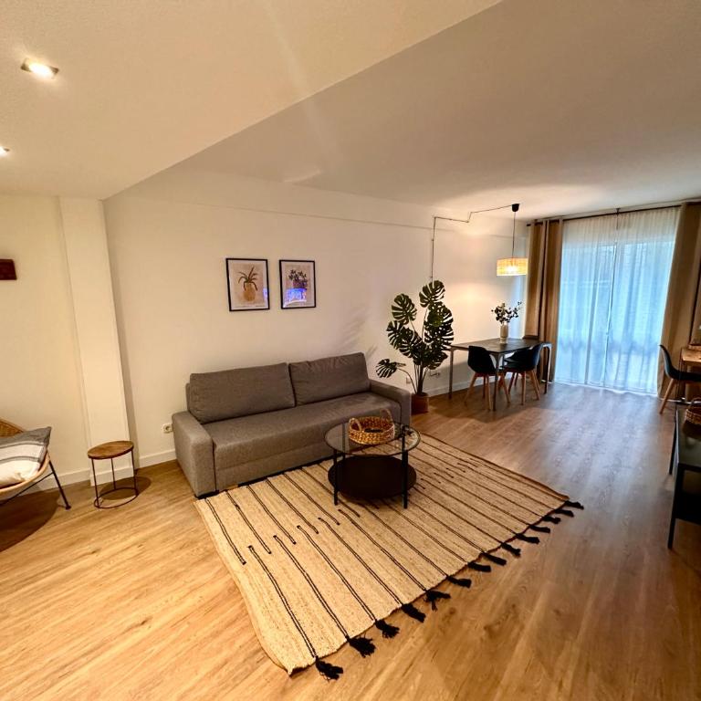 Far Home Gran Vía - Superior Triple Room - 2