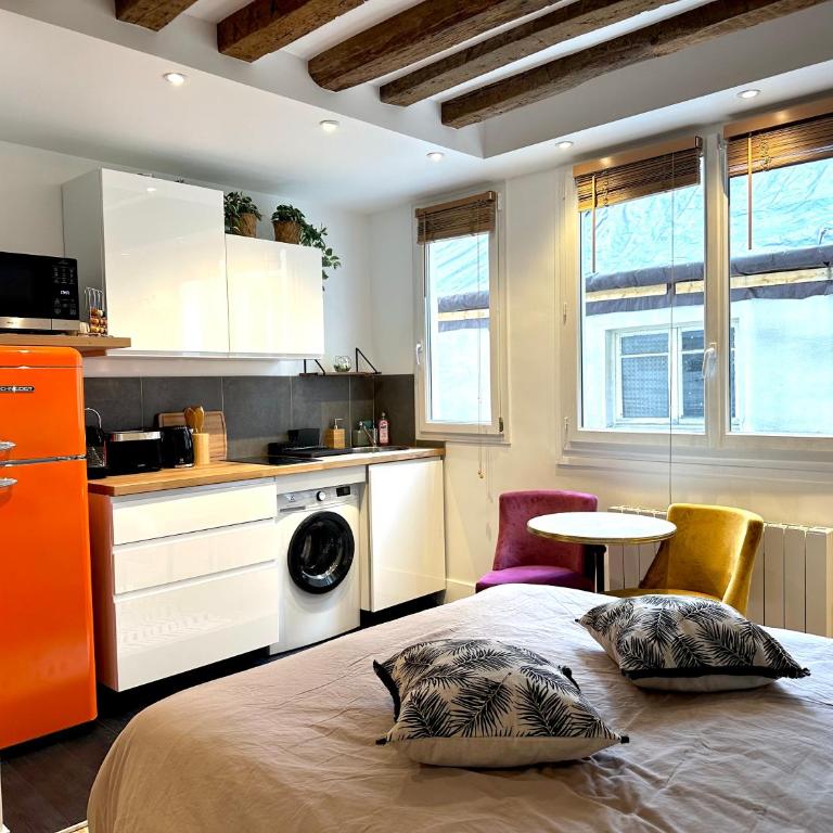 Mytripinparis - Fully renovated studio historical Paris - Estudio Superior - 4