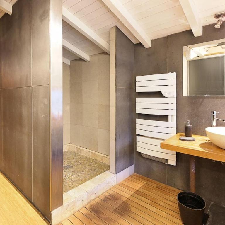 Chalet of the 5 Chardons ski-in ski-out - Chalet - 23