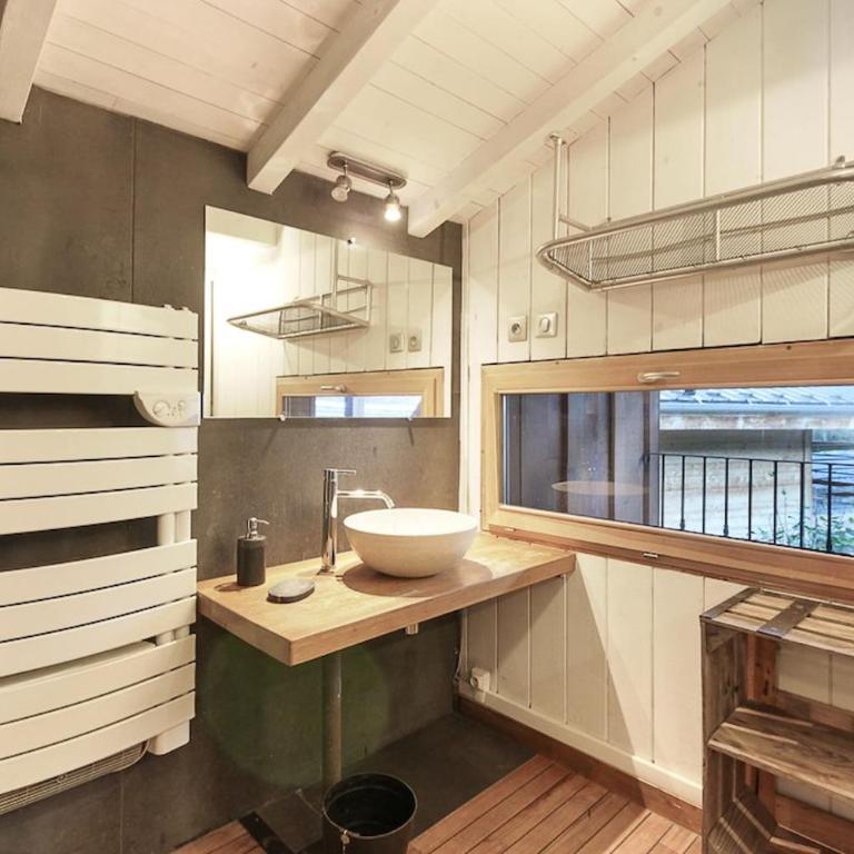 Chalet of the 5 Chardons ski-in ski-out - Chalet - 11