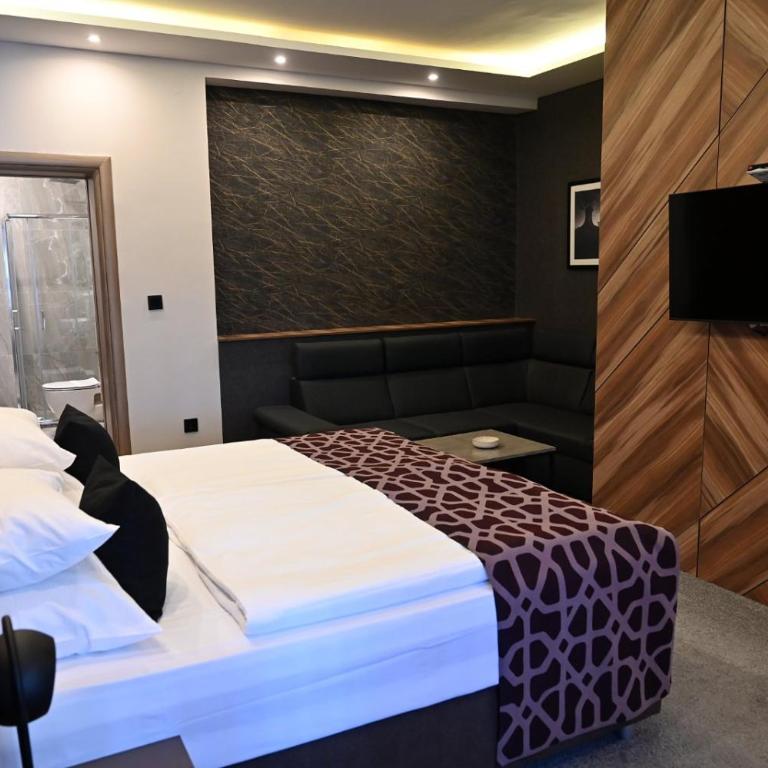 Hotel Zlatna Žita - Deluxe Double Room with Balcony - 5
