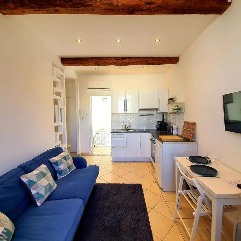 Freshly tastefully renovated apartments in heart of old Antibes - Appartement 2 Chambres - 3