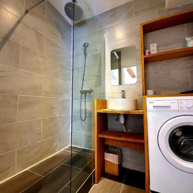 Freshly tastefully renovated apartments in heart of old Antibes - Appartement 2 Chambres - 4