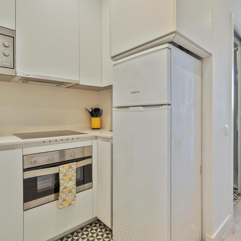 BcnStop Sant Pau Suites - Three-Bedroom Apartment - 13