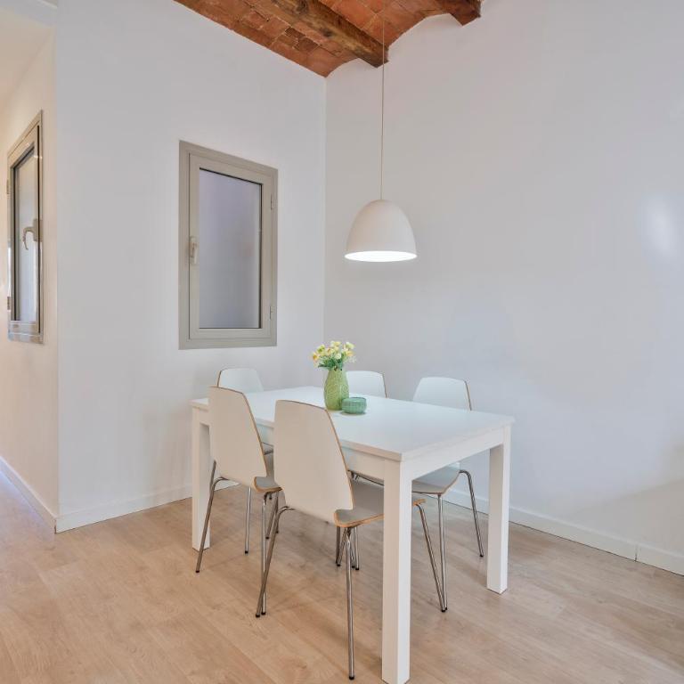 BcnStop Sant Pau Suites - Three-Bedroom Apartment - 11