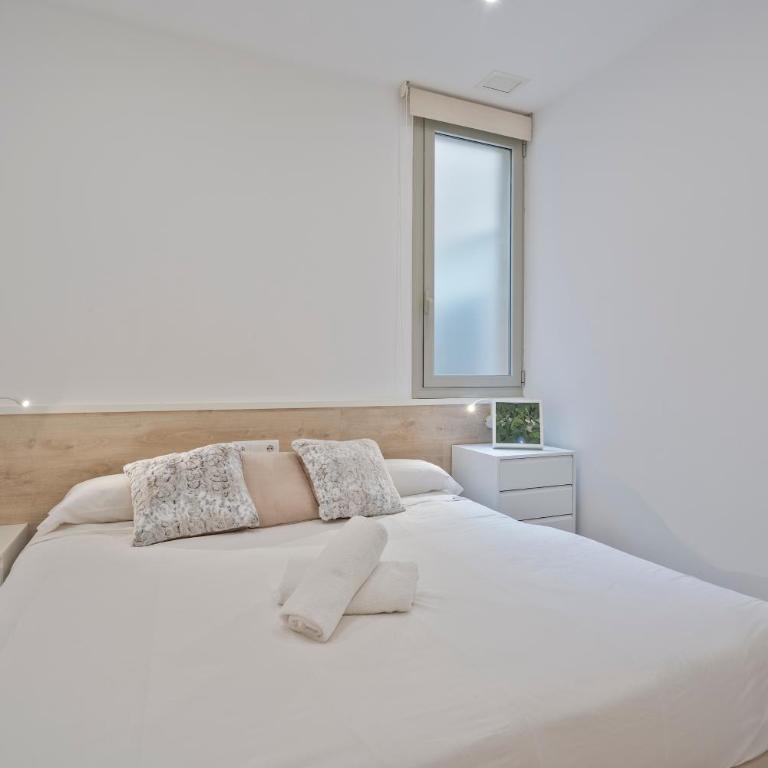 BcnStop Sant Pau Suites - Three-Bedroom Apartment - 23