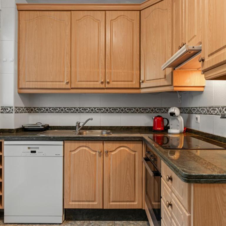 Eurobell City Center Apartment Marbella - Three-Bedroom Apartment - 2