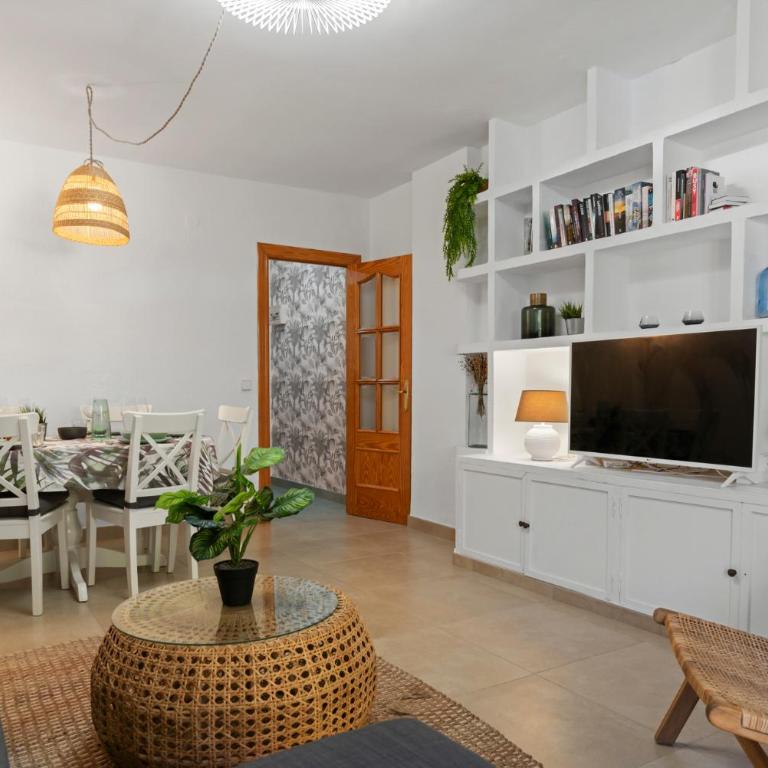 Eurobell City Center Apartment Marbella - Three-Bedroom Apartment - 6