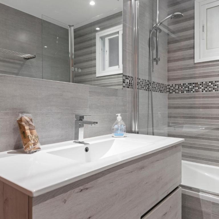 Eurobell City Center Apartment Marbella - Three-Bedroom Apartment - 11