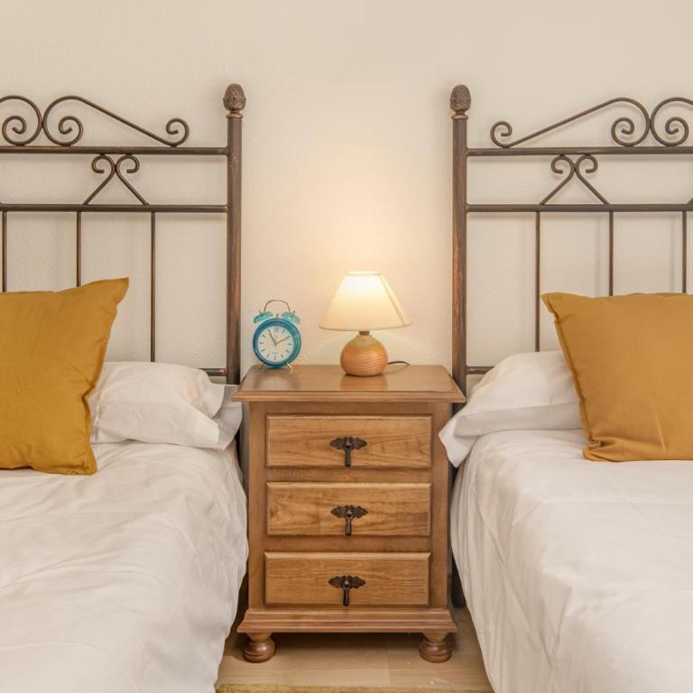 Alojamiento Sebastian II Biescas - Three-Bedroom Apartment - 2