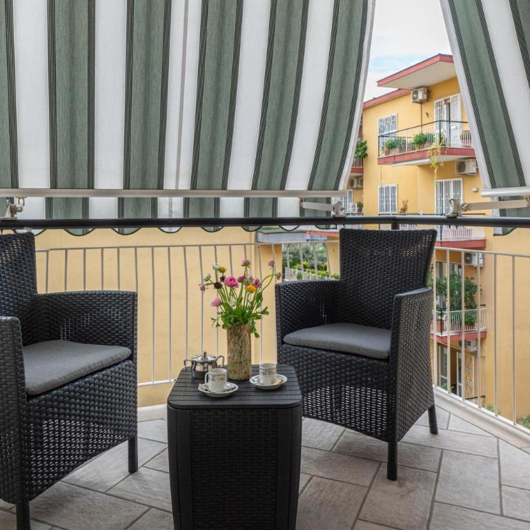 Renza House Chiaia - Appartamento con 2 Camere da Letto - 14