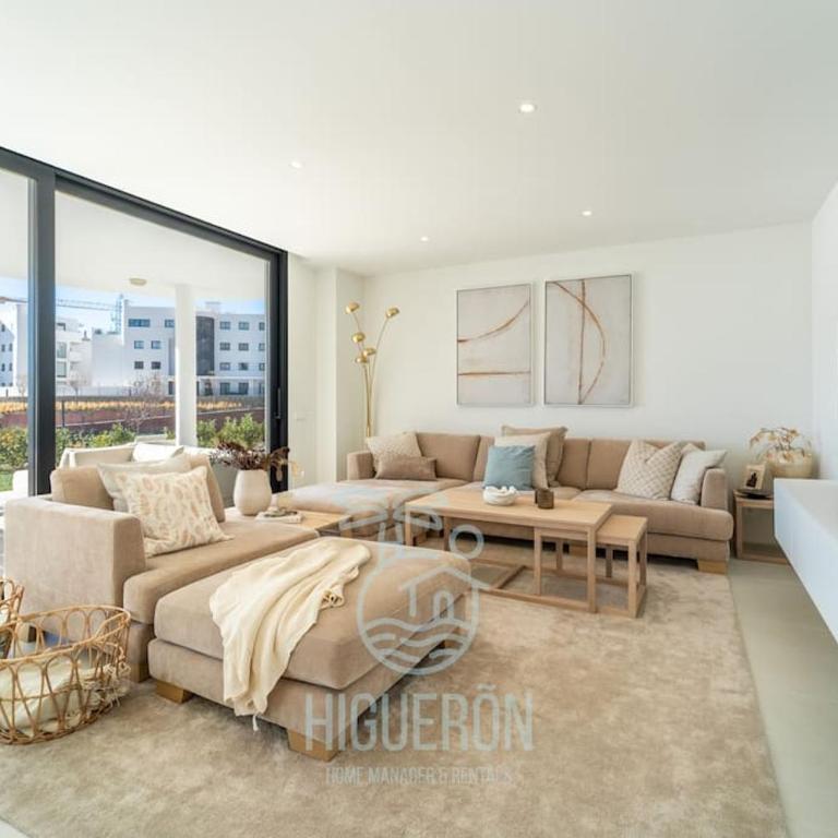 HigueronRentals Chloe by the sea - Three-Bedroom Apartment - 11