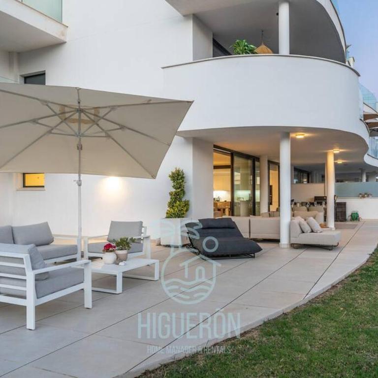 HigueronRentals Chloe by the sea - Three-Bedroom Apartment - 55