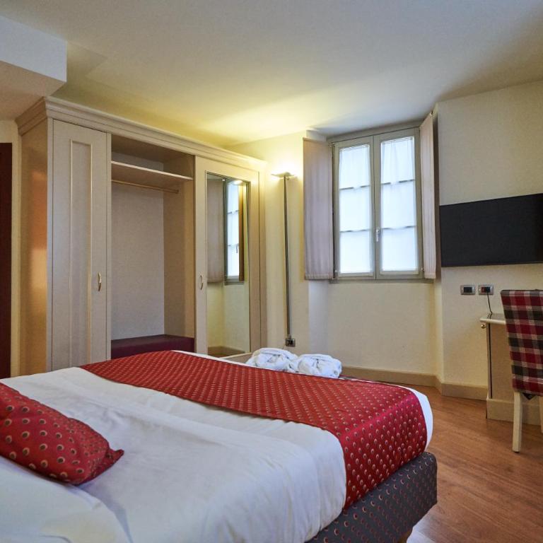 Hotel Centrale Best Western Signature Collection - Superior Queen Room with Whirlpool - Non-Smoking - 6