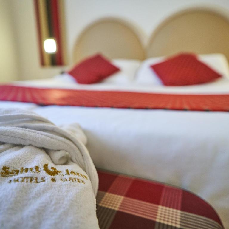 Hotel Centrale Best Western Signature Collection - Superior Queen Room with Whirlpool - Non-Smoking - 9