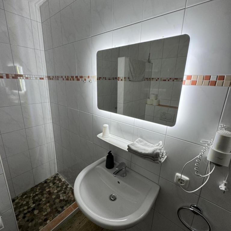 Ferienhaus Elisabeth - Standard Dreibettzimmer - 5