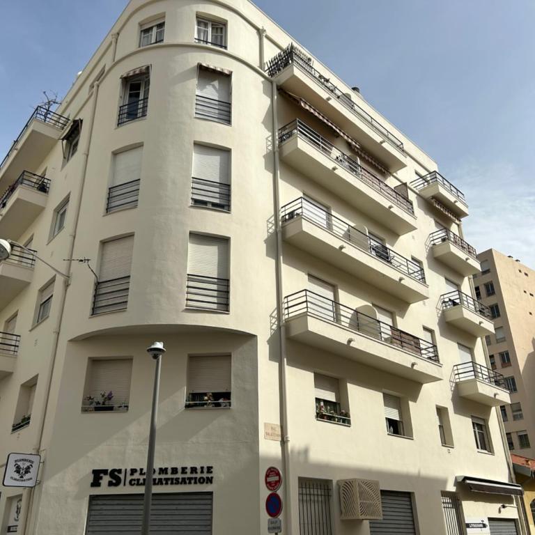 Studio lumineux avec balcon à proximité de la mer - Appartement avec Balcon - 16